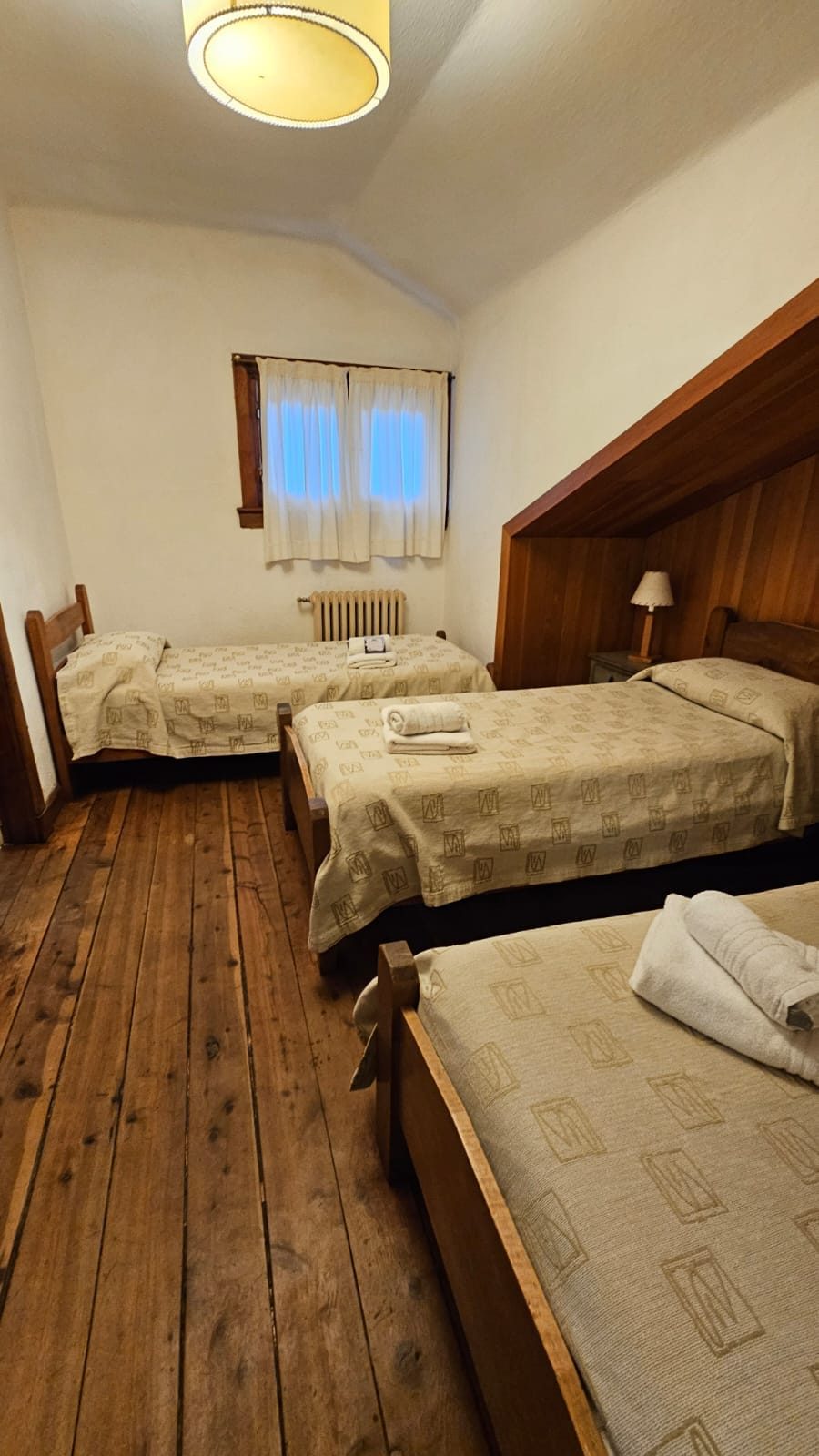 Habitación triple con tres camas individuales